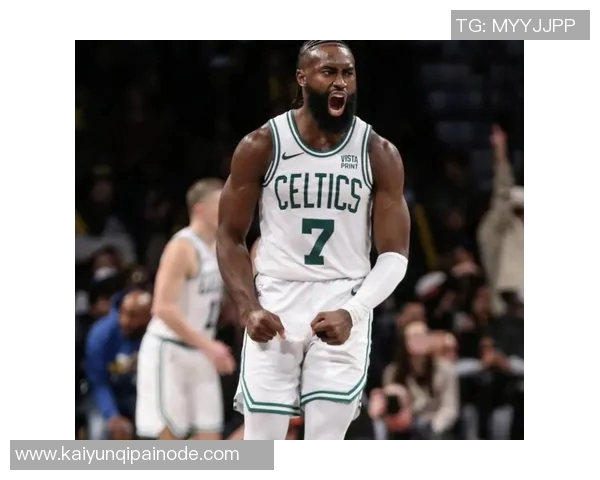 杰伦布朗表现稳定但未能带领球队获胜18投9中斩获25分6篮板4助攻